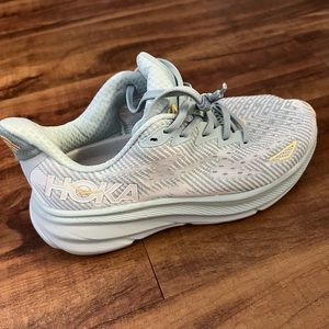 Brand new tennis shoes that were too small for me. Had to reorder in a size up!